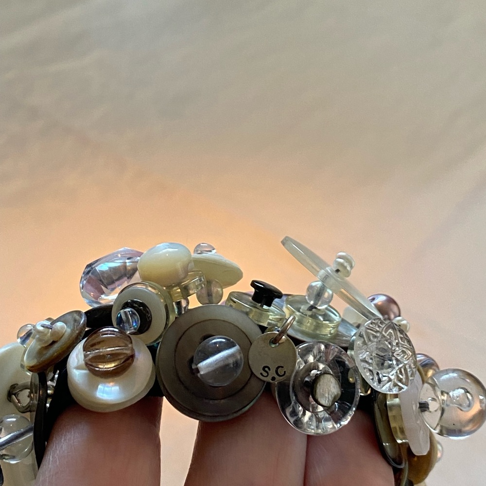 Button Bracelet - Picture 4 of 8
